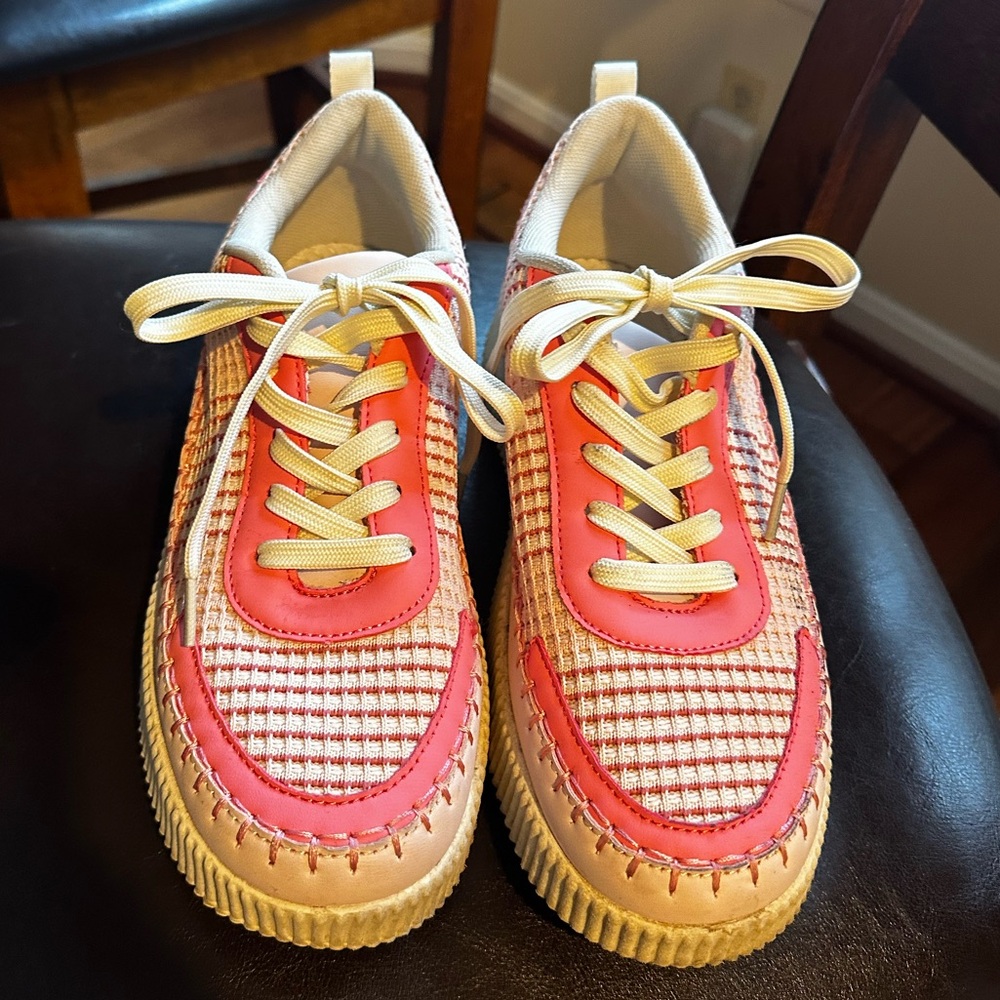Nicole Miller Brita Pink Platform shoes Size 11, Cut small, fits like a 9.5.